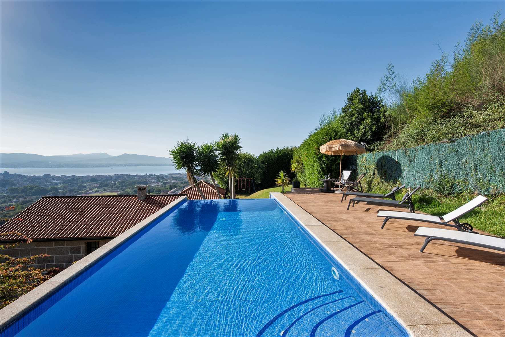 Foto 2 de Villa Cangas con Vistas a las Islas Cíes