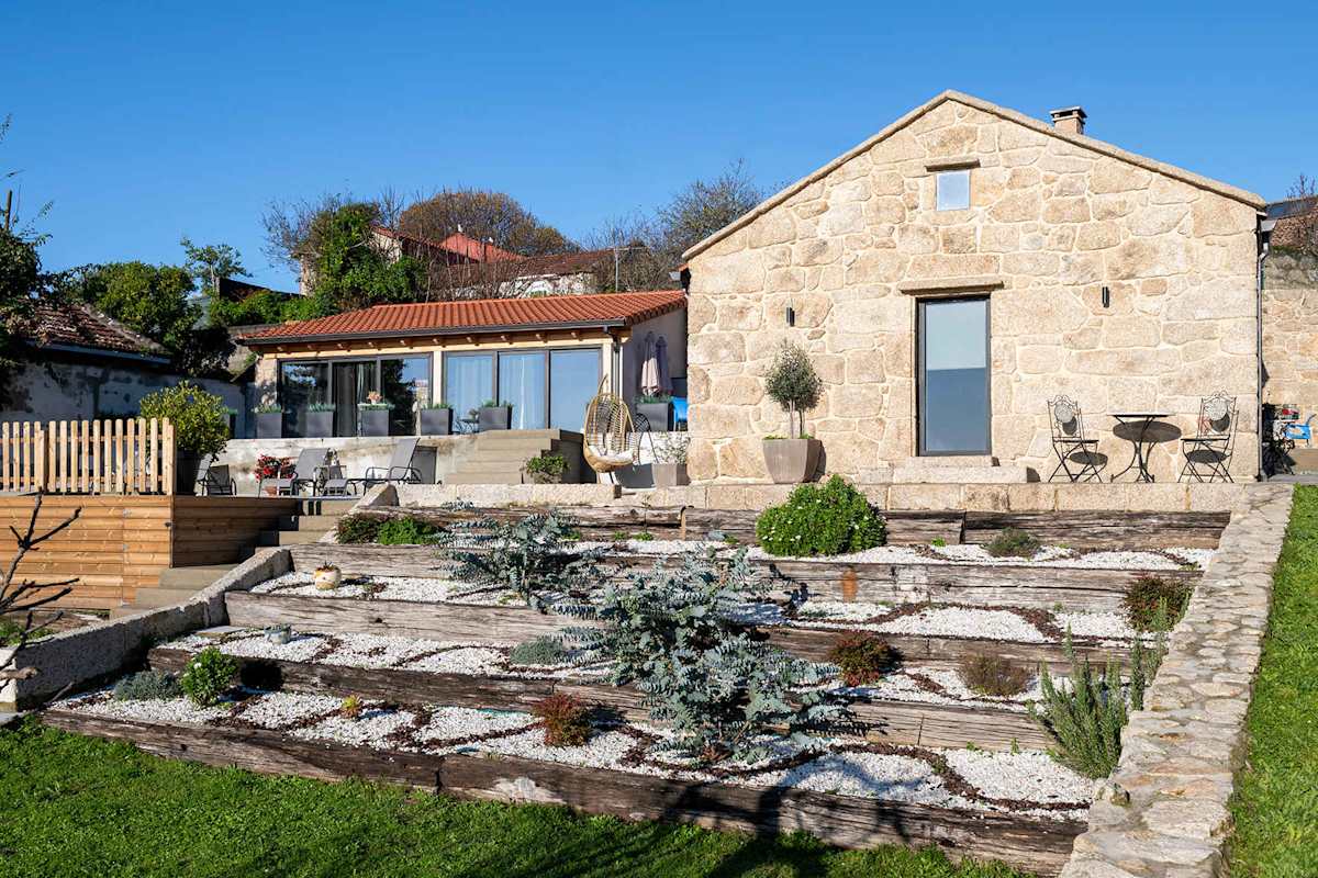 Villa Moaña con Piscina y Vistas a la Ría